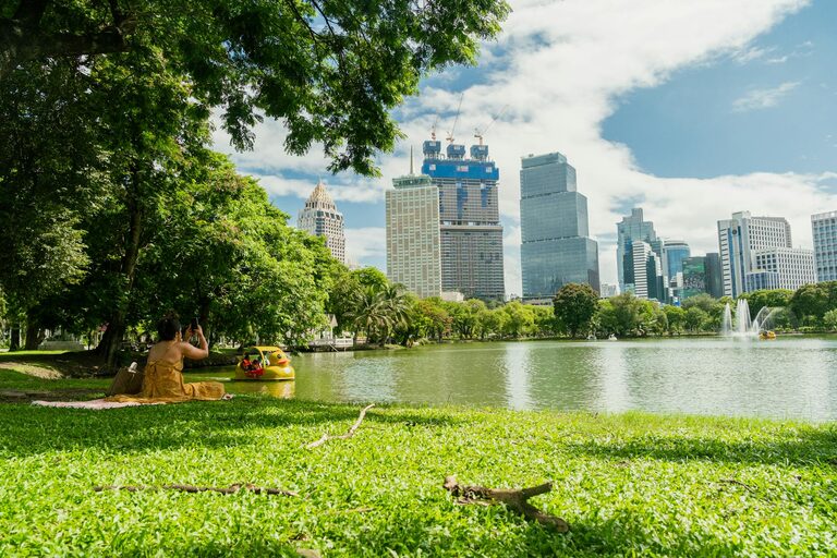 How to Plan a Simple Picnic at a Local Park